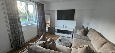 3 bedroom semi-detached to let - Photo 2