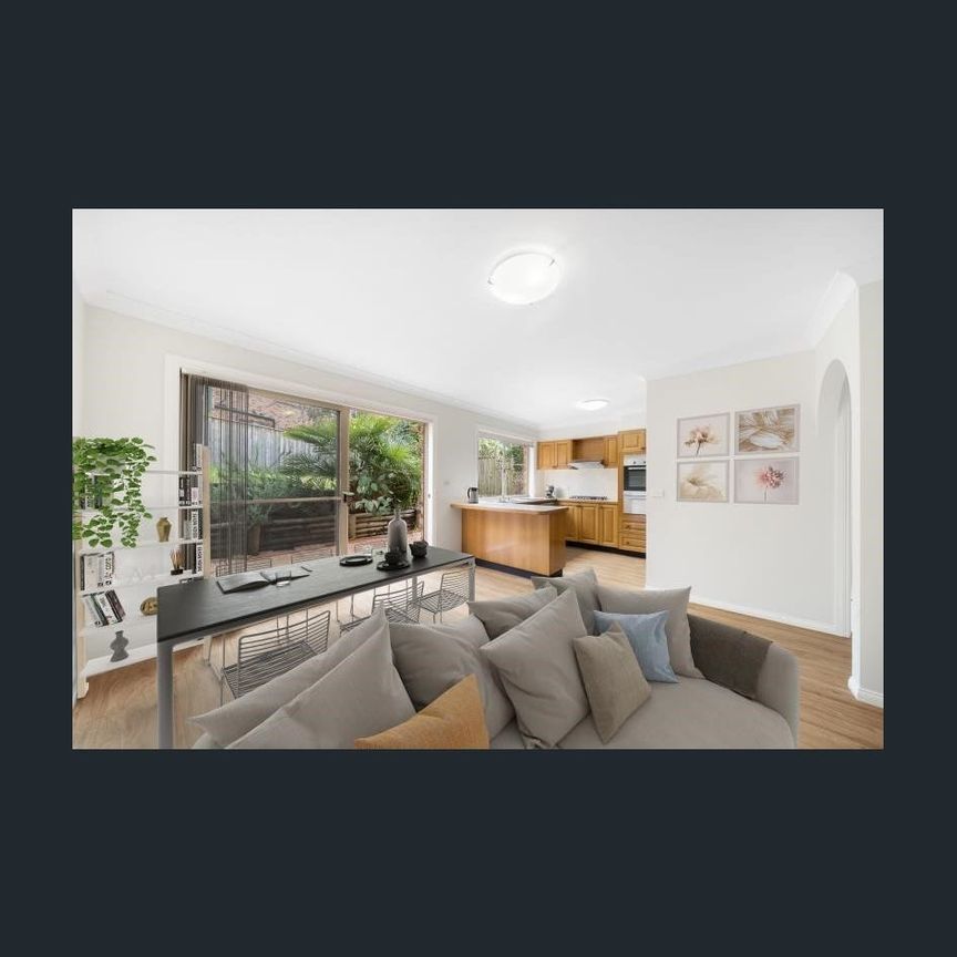 Three bedroom duplex in sought after location! - Photo 1