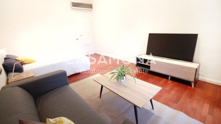 Spacious Room in Modern Co-living Apartment with Elevator - Photo 2