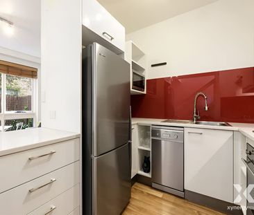 Spacious 2-Bedroom Townhouse in Ivanhoe! - Photo 5