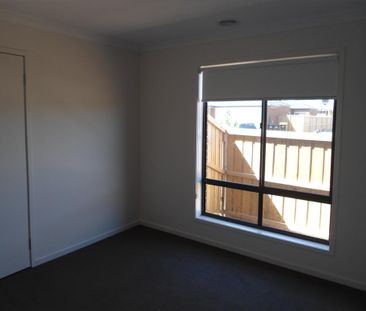 LOVELY 3 BEDROOM HOME - Photo 3