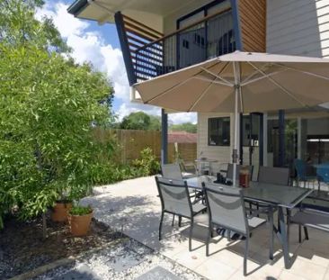 Freshly Updated Townhouse in Prime St Lucia Location! - Photo 2