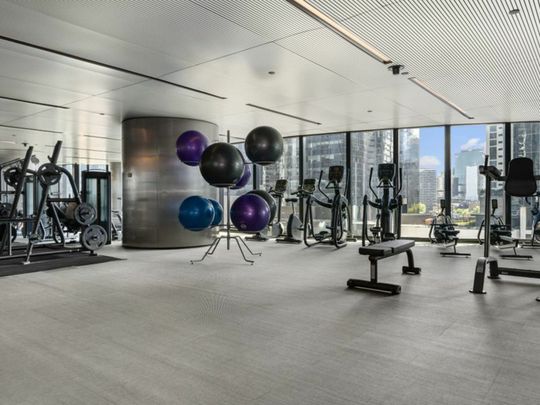 Modern Luxury Living in the Heart of Southbank - Photo 1