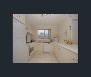 Tidy Home Within Walking Distance to Bayswater - Photo 4