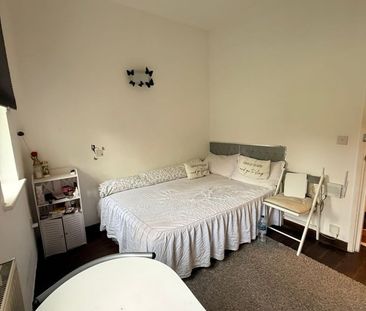 Bedsit, Mapesbury Road, NW2 - Photo 3