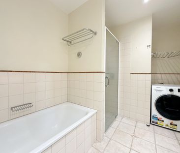 Spacious Bedroom in CBD - Photo 1