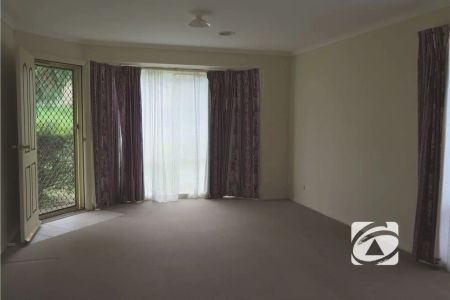 “COSY THREE BEDROOM HOME!” - Photo 2