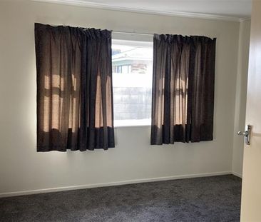 PAPAKURA, 2 BEDROOMS - Photo 2
