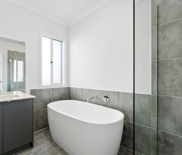 Beautiful, Band New Family Entertainer - Photo 6