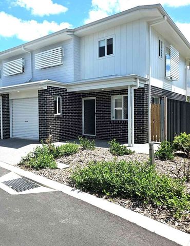 AVAIL 15/12/2025 - 3 BED 2BATH TOWNHOUSE - FULLY DUCTED AIR & A LAWNED BACKYARD OVERLOOKING PARK - Photo 4