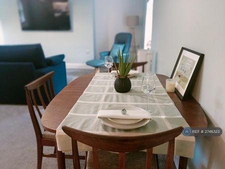 2 bedroom flat to rent - Photo 3