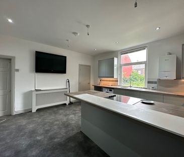3 Bed Semi-Detached House, Elland Road, LS27 - Photo 4