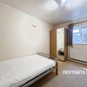 property to rent - Photo 2