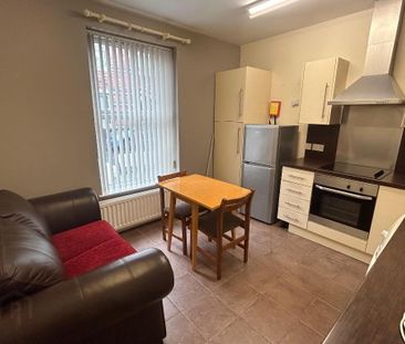 Two Bedroom Apartment, 4a Magdala Street, Botanic Area ~ Behind Que... - Photo 5