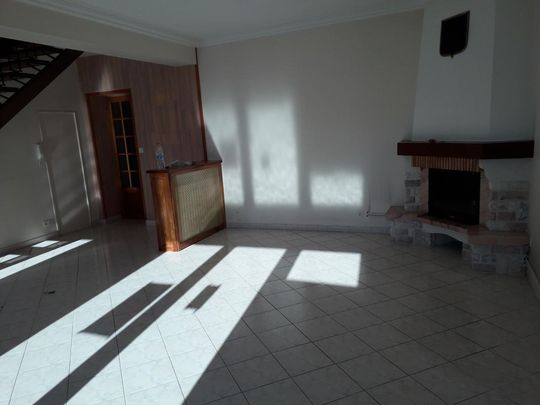 Location Maison 5 pièces 154m² ROCHEFORT 17300 - Photo 1