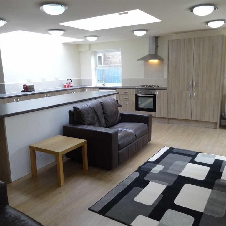 10 bedroom terraced house to rent - Photo 1