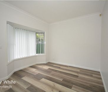 3 bedroom, 2 bathroom Townhouse - Photo 3