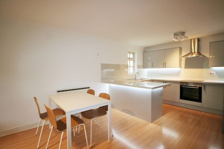 2 Bed Flat, Hadfield Close, M14 - Photo 3