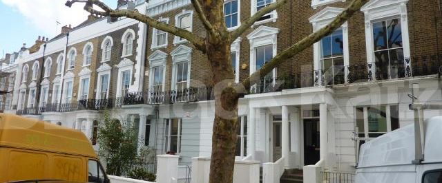 Stunning 3 bed with period features high ceilings and two bathrooms mins to park - Photo 1