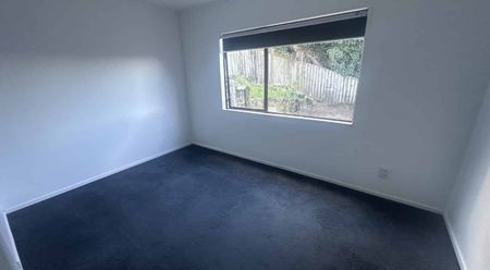 Family home Glenfield - Photo 2