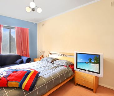 Cosy, Lovely Partly-Furnished Unit! - Photo 3