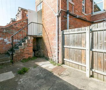 6 bedroom flat to rent - Photo 5