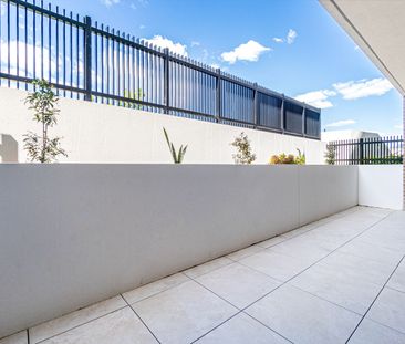 Near New Ground Floor Apartment with Courtyard & Great Natural Ligh... - Photo 5