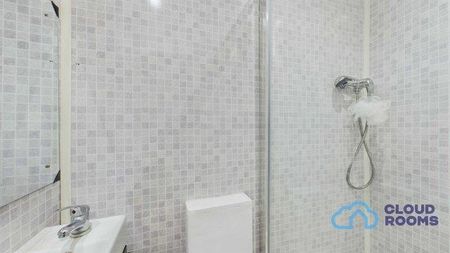 1 bedroom in a house share to rent - Photo 5