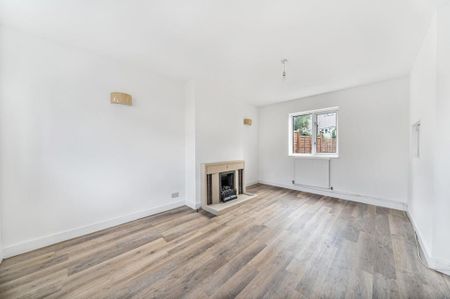 3 bedroom end of terrace house to rent - Photo 2