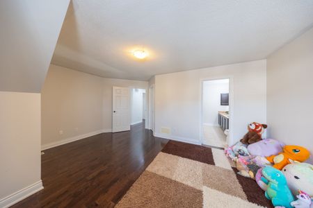 For Lease - 96 Maverick Crescent, Vaughan, Ontario - Photo 5