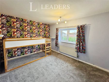 3 bedroom house to rent Bay View Crescent, Little Oakley, CO12 - Photo 4