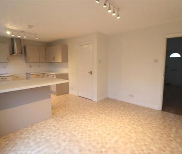 4 bedroom detached house to rent - Photo 1