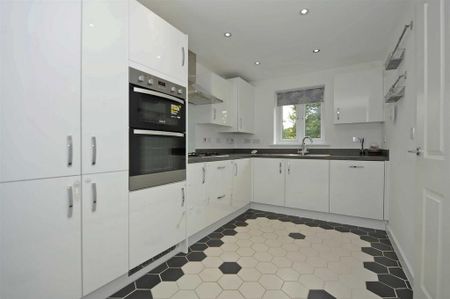 5 bedroom end of terrace house to rent - Photo 4