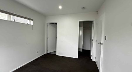 Modern 4-Bedroom, 3-Bathroom Townhouse in Mangere - Photo 4