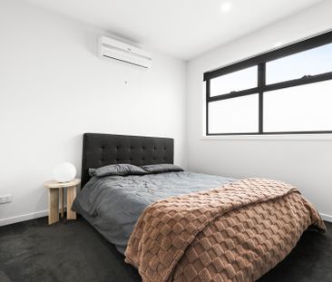 Low-Maintenance Living, Perfectly Positioned! - Photo 2
