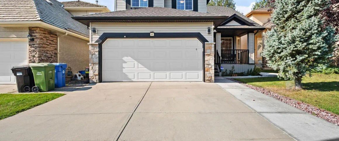 4 Bedrooms Single House Backyard Faces to Golf Course — 4 Bedrooms+ Den House - Photo 1