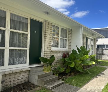 Located at the end of a quiet cul-de-sac, this well-presented singl... - Photo 1