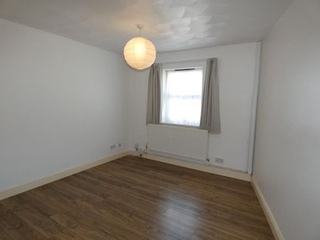 1 bedroom ground floor flat to rent - Photo 2