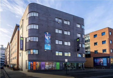 Bronze Studio - Photo 2