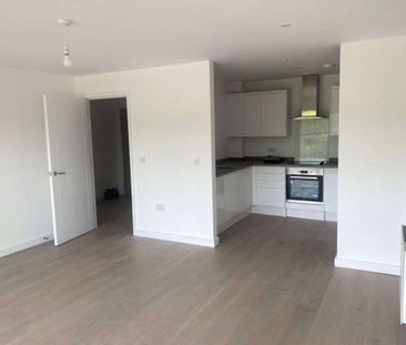 A stylish and modern apartment situated in vibrant Ashford. - Photo 1