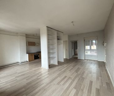 Location Appartement 3 pièces 83m² CHARLIEU 42190 - Photo 1
