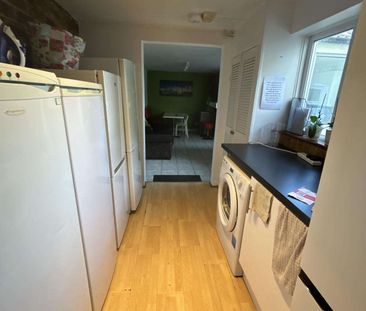 Market Street Room 4 - Photo 5