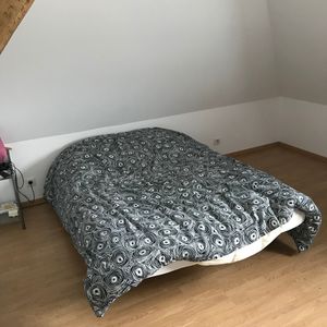 Une maison mitoyenne d'un côté située à proximité des commerces et d'une école - Photo 2