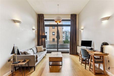 Anthony Court, Larden Road, London, W3 flat to rent - Photo 3