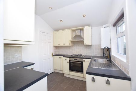 3 bedroom semi-detached house to rent - Photo 3