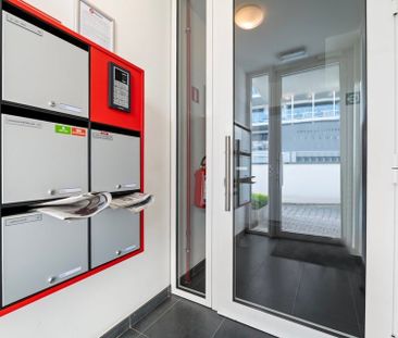 KNAP APPARTEMENT MET 1 SLAAPKAMER EN STAANPLAATS IN SINT-TRUIDEN - Photo 1