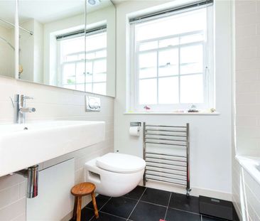 A beautifully presented three bedroom house with large west facing ... - Photo 2