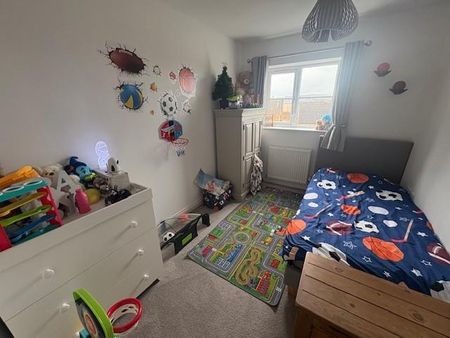 4 bedroom semi-detached house to rent - Photo 5