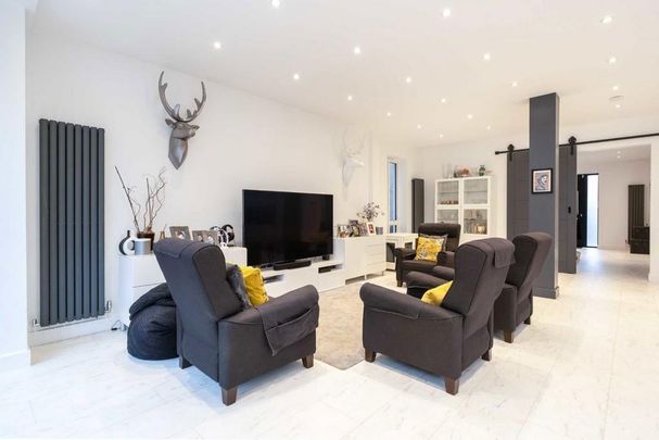 5 bedroom detached house to rent - Photo 1