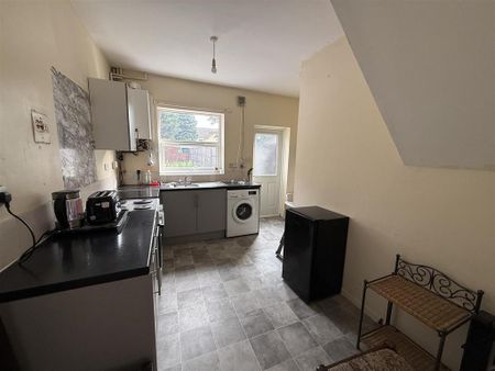 2 bedroom terraced house to rent - Photo 4